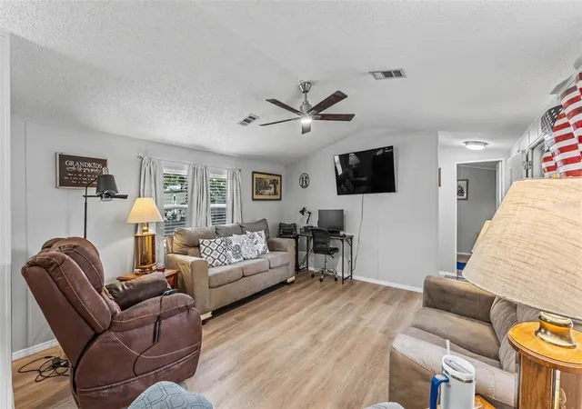 4th image of 2690 Shiner Dr, Lake Wales, FL 33898 | MLS# L4964125