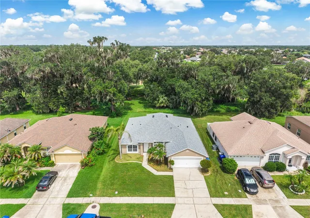 Photo 3 of Single family home for sale at 2106 The Oaks Blvd, Kissimmee, FL 34746 | MLS# O6431874 | Listing updated on 2026-08-13