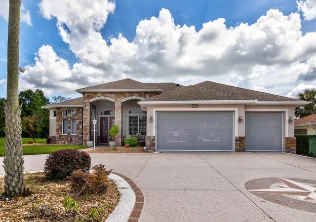 Photo 3 of Sale Pending at 27028 Old English Ct, Leesburg, FL 34748 | MLS# G5116218 | Listing updated on 2026-10-01