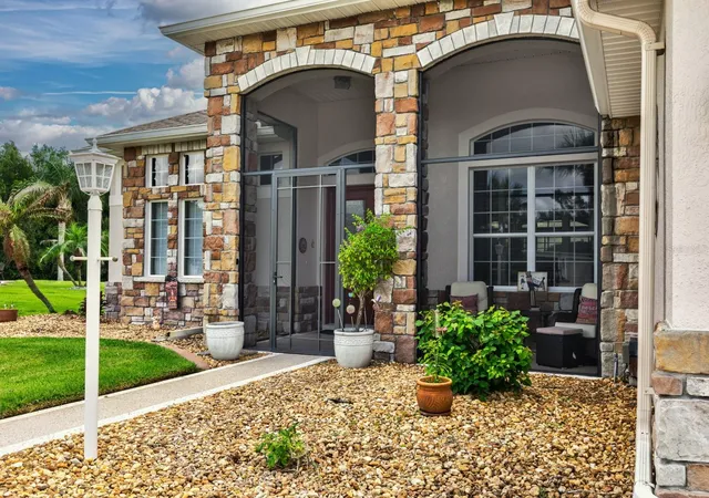 Photo 3 of Sale Pending at 27028 Old English Ct, Leesburg, FL 34748 | MLS# G5116218 | Listing updated on 2026-10-01