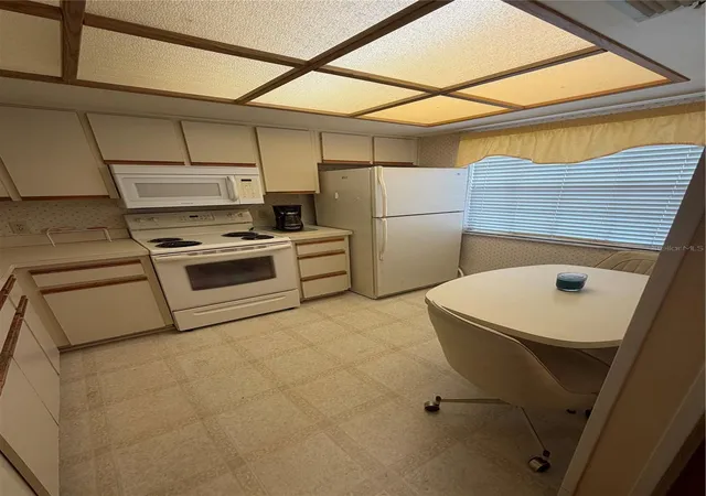 3rd image of 2400 Winding Creek Blvd #18A-110, Clearwater, FL 33761 | MLS# TB8537028
