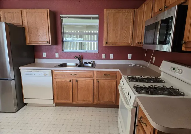 Photo 3 of Single family home for sale at 9533 Se 168Th Maplesong Ln, The Villages, FL 32162 | MLS# OM729995 | Listing updated on 2026-09-22