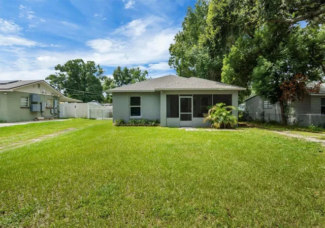 Photo 3 of Single family home for sale at 212 Pike St, Auburndale, FL 33823 | MLS# P4939543 | Listing updated on 2026-10-01