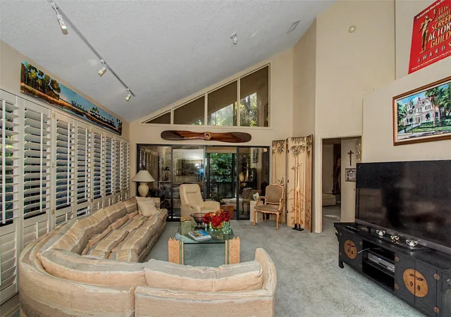 Photo 3 of House for sale at 1930 SE Clatter Brg Rd, Ocala, FL 34471 | MLS# OM729998 | Listing updated on 2026-09-20