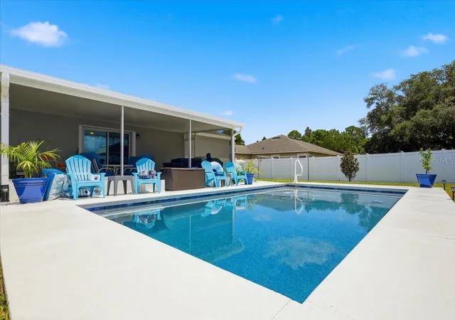 Photo 3 of Single family home for sale at 16 Pickwood Pl, Palm Coast, FL 32164 | MLS# FC320545 | Listing updated on 2026-09-16