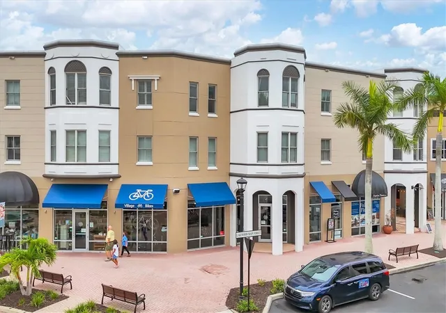 Photo 3 of Condo for sale at 8111 Lakewood Main St #306, Lakewood Ranch, FL 34202 | MLS# A4702425 | Listing updated on 2026-08-08