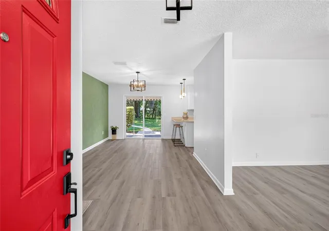 Photo 4 of Single Family Residence at 5212 Clarendon Rd, Jacksonville, FL 32205 | MLS# G5116228 | | Sold on 2026-10-08