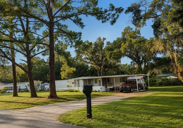 Photo 2 of Manufactured home for sale at 3323 J And J Manor Rd, Lakeland, FL 33810 | MLS# S5155281 | Listing updated on 2026-08-09