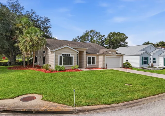 Photo 2 of Single family home for sale at 5350 Astor St, Leesburg, FL 34748 | MLS# G5116238 | Listing updated on 2026-10-09