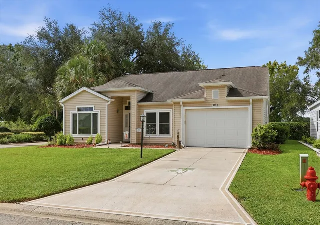 Photo 3 of Single family home for sale at 5350 Astor St, Leesburg, FL 34748 | MLS# G5116238 | Listing updated on 2026-10-09