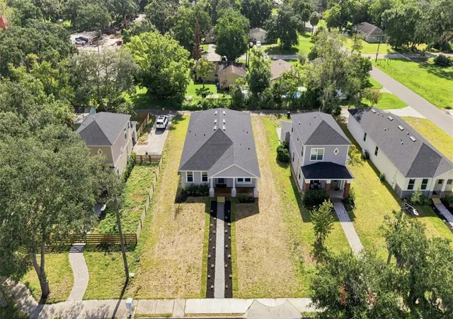 2nd image of 809 S Locust Ave, Sanford, FL 32771 | MLS# O6431954