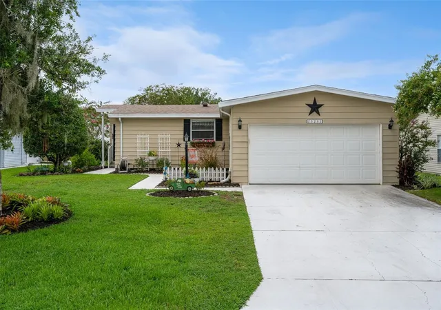 1st image of 25201 Clifford, Leesburg, FL 34748 | MLS# G5116240