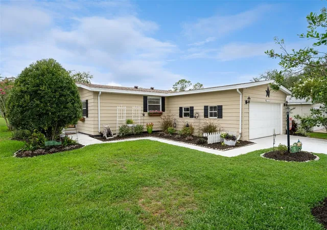 Photo 3 of Sale Pending at 25201 Clifford, Leesburg, FL 34748 | MLS# G5116240 | Listing updated on 2026-08-27