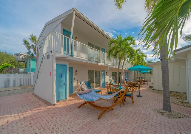 3rd image of 104 Avenida Veneccia, SARASOTA, FL 34242