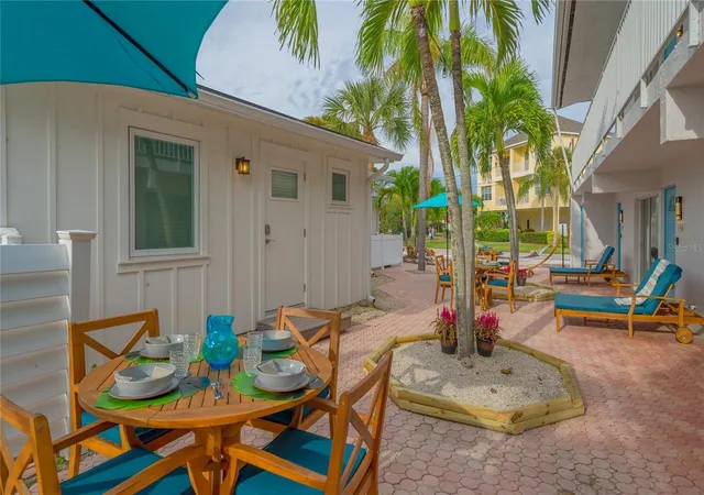 4th image of 104 Avenida Veneccia, SARASOTA, FL 34242