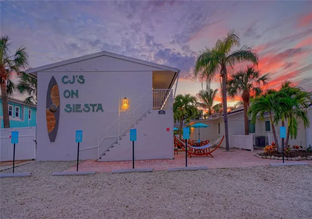 2nd image of 104 Avenida Veneccia, SARASOTA, FL 34242