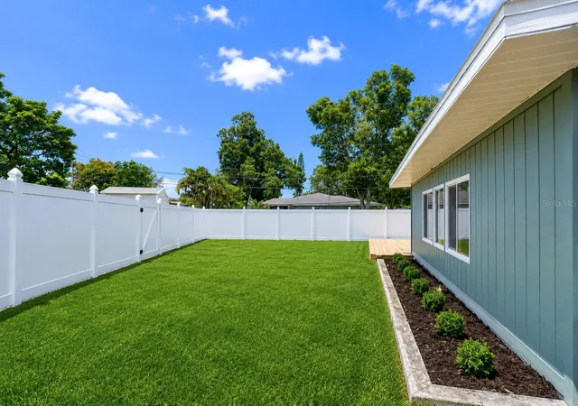 Photo 3 of Single family home for sale at 1800 Druid Rd E, Clearwater, FL 33764 | MLS# TB8537092 | Listing updated on 2026-10-12