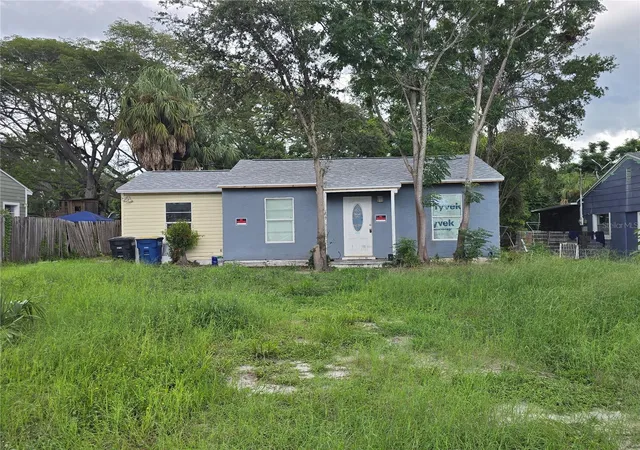 Photo 1 of Single family home for sale at 617 S Glenwood Ave, Clearwater, FL 33756 | MLS# TB8537096 | Listing updated on 2026-09-30