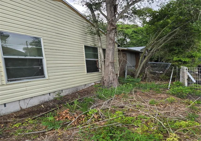 Photo 4 of Single family home for sale at 617 S Glenwood Ave, Clearwater, FL 33756 | MLS# TB8537096 | Listing updated on 2026-09-30