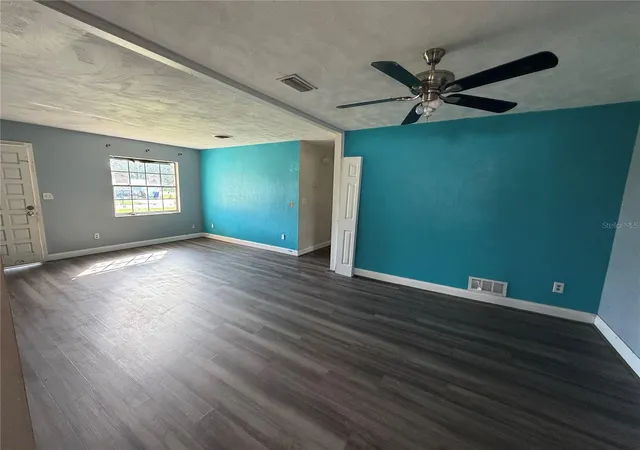 Photo 3 of Sale Pending at 1102 Old Kings Rd, Daytona Beach, FL 32117 | MLS# V4950626 | Listing updated on 2026-09-30