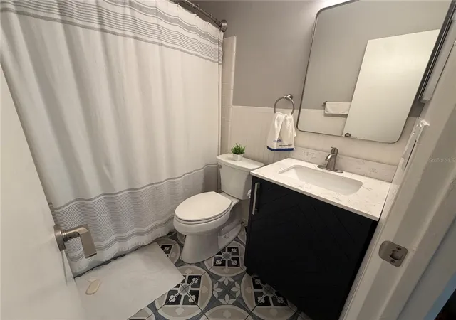 Listing Photo 2 - Condo for sale in building located at 416 73Rd Ave N, St. Petersburg, FL 33702 - Unit #205