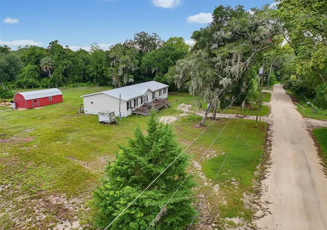 Photo 2 of Manufactured home for sale at 14080 Se 122nd Lane Rd, Ocklawaha, FL 32179 | MLS# W7888405 | Listing updated on 2026-08-09