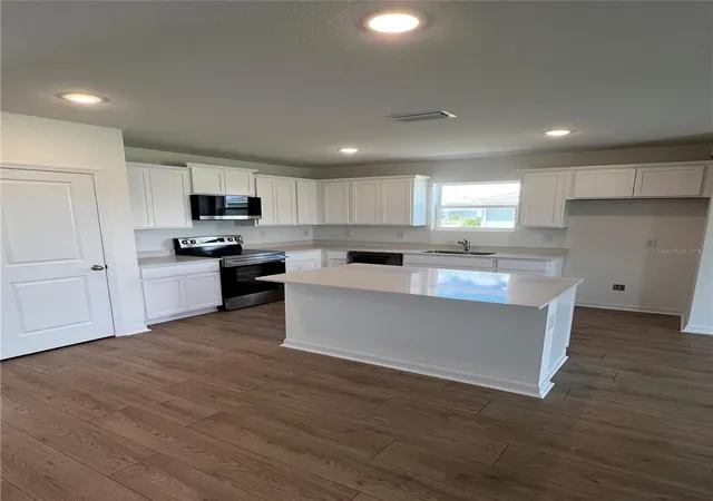 Photo 3 of Single family home for sale at 12918 Red Deer Pl, Parrish, FL 34219 | MLS# A4702452 | Listing updated on 2026-10-12