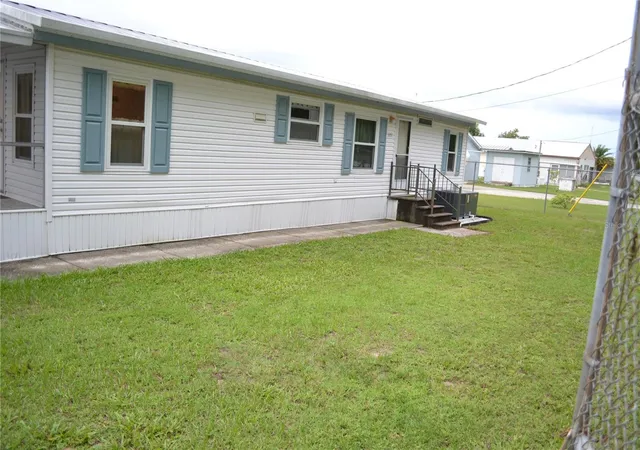 Photo 3 of Manufactured home for sale at 5951 Se 158th Court, Ocklawaha, FL 32179 | MLS# OM730019 | Listing updated on 2026-08-24