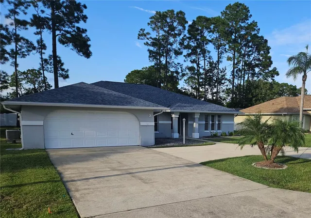 Photo 3 of Single family home for sale at 3 Point Pleasant Dr, Palm Coast, FL 32164 | MLS# FC320549 | Listing updated on 2026-10-08