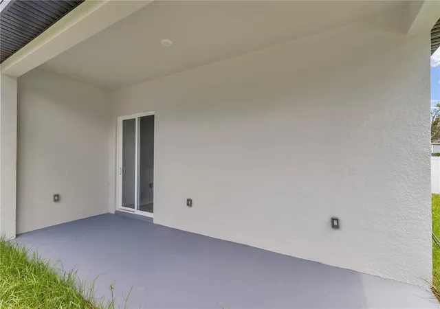 Photo 3 of Single family home for sale at 17226 Sw 20th Court Rd, Ocala, FL 34473 | MLS# OM730022 | Listing updated on 2026-09-25