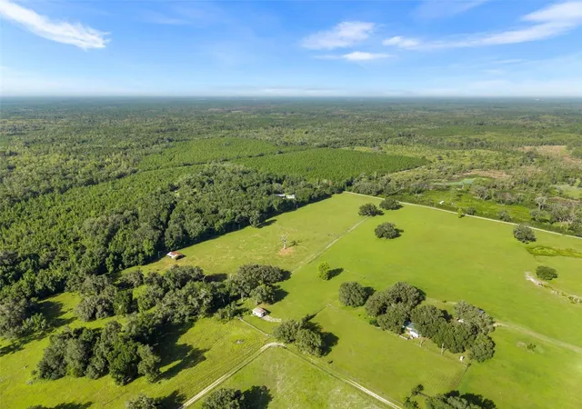2nd image of 390 Se 30th Ave, Trenton, FL 32693 | MLS# GC542592