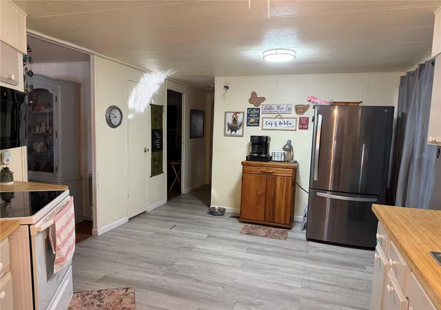 Photo 4 of Manufactured home for sale at 1408 Ridge Rd, Tavares, FL 32778 | MLS# G5116247 | Listing updated on 2026-09-01