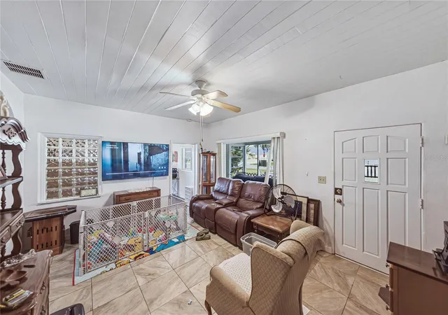 Photo 4 of Single family home for sale at 1000 Alton St, Avon Park, FL 33825 | MLS# B4902327 | Listing updated on 2026-08-09