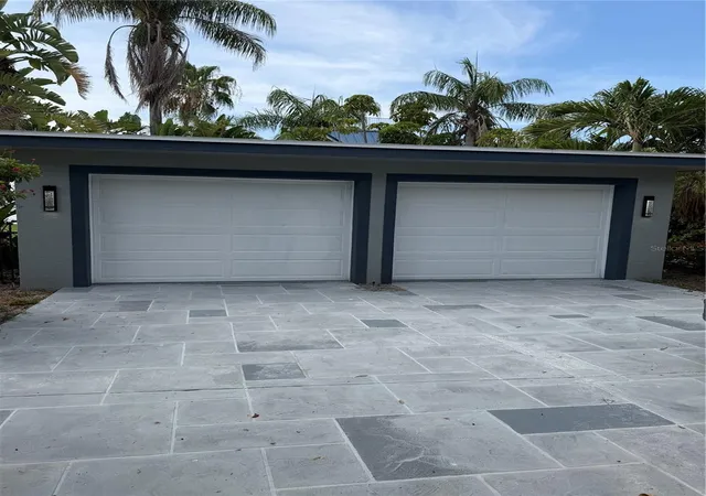 Photo 3 of Single family home for sale at 887 S Gulfview Blvd, Clearwater Beach, FL 33767 | MLS# TB8537169 | Listing updated on 2026-09-29