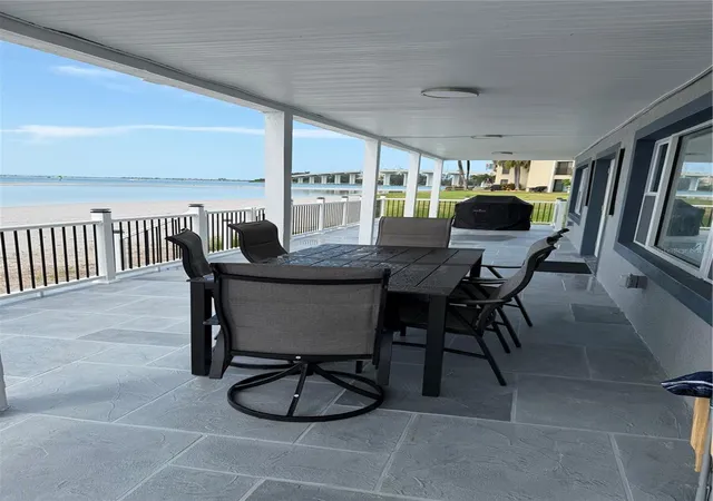 Photo 3 of Single family home for sale at 887 S Gulfview Blvd, Clearwater Beach, FL 33767 | MLS# TB8537169 | Listing updated on 2026-09-29