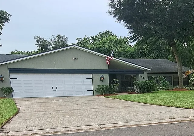 2nd image of 11414 Country Oaks Dr, Tampa, FL 33618 | MLS# TB8537172