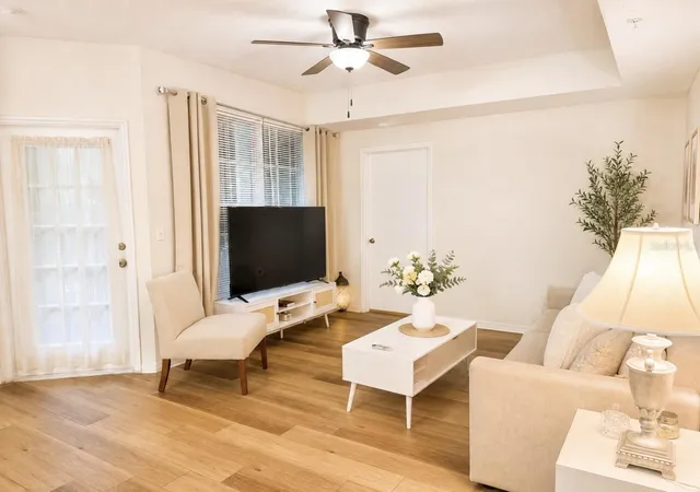 Photo 4 of Condo for sale at 5572 Metrowest Blvd #203, Orlando, FL 32811 | MLS# O6432022 | Listing updated on 2026-08-25