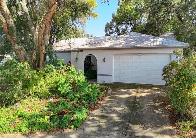 Photo 3 of Sale Pending at 7622 Clovis Ct, New Port Richey, FL 34653 | MLS# W7888411 | Listing updated on 2026-08-13