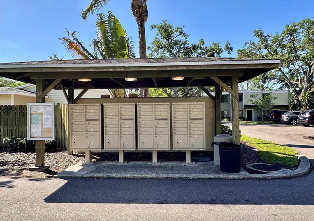 2nd image of 4906 25th St W, BRADENTON, FL 34207
