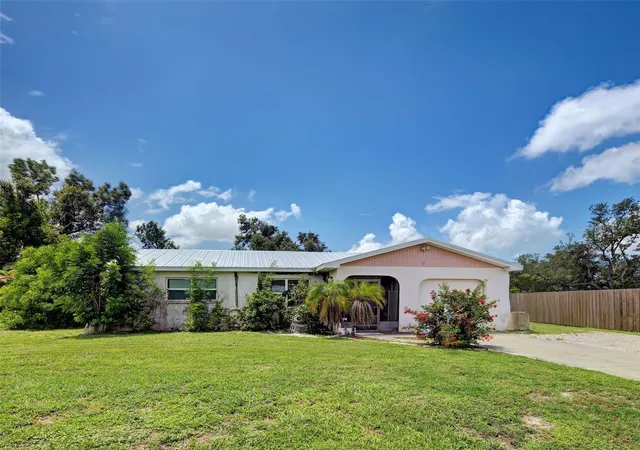 Photo 3 of Single family home for sale at 355 Trinity Rd, Venice, FL 34293 | MLS# A4702493 | Listing updated on 2026-10-08