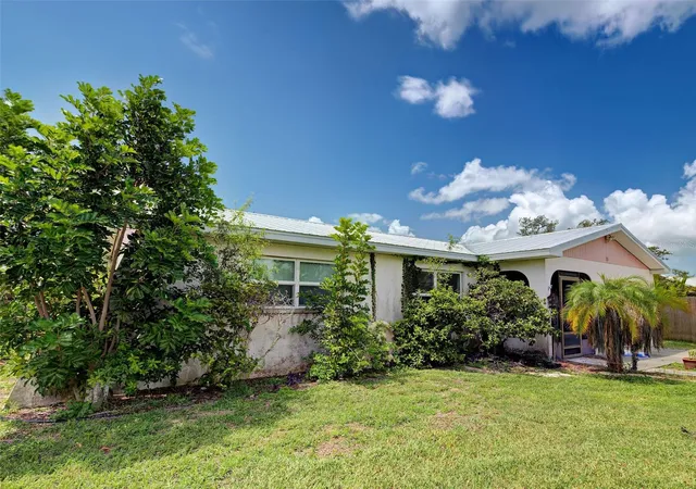 Photo 4 of Single family home for sale at 355 Trinity Rd, Venice, FL 34293 | MLS# A4702493 | Listing updated on 2026-10-08