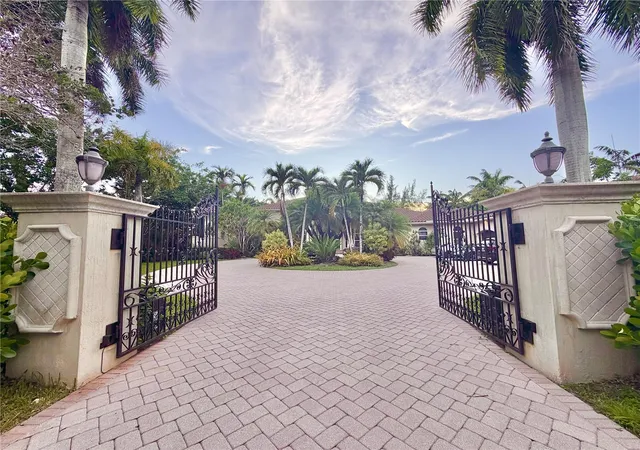 Photo 3 of Mansion for sale at 471 Ranch Rd, Weston, FL 33326 | MLS# TB8537231 | Listing updated on 2026-09-14