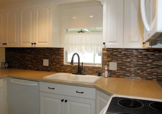 3rd image of 92 Thatch Palm St E, Largo, FL 33770 | MLS# TB8537254