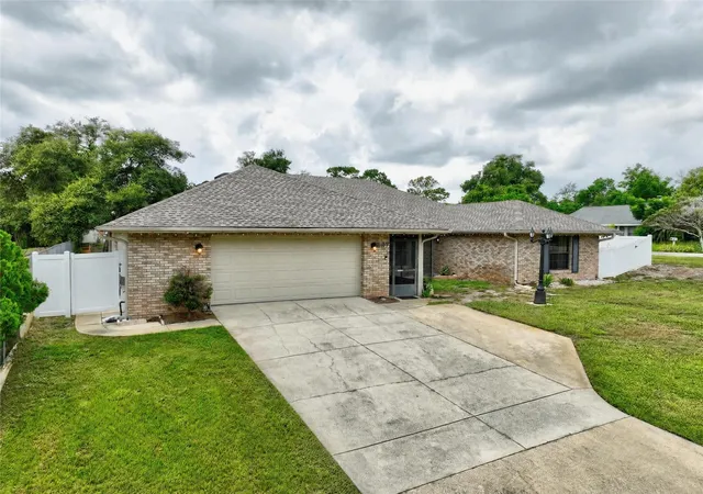 Photo 3 of Single family home for sale at 937 Utica St, Deltona, FL 32725 | MLS# O6432092 | Listing updated on 2026-08-10