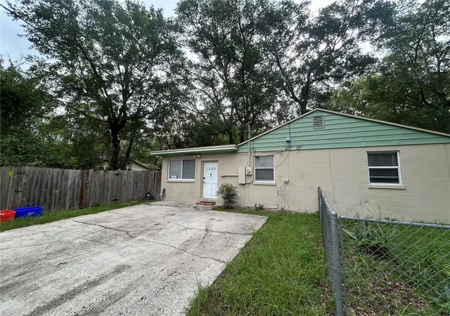 Photo 1 of Single family home for sale at 1220 Nw 31 Avenue, Gainesville, FL 32609 | MLS# GC542605 | Listing updated on 2026-08-15