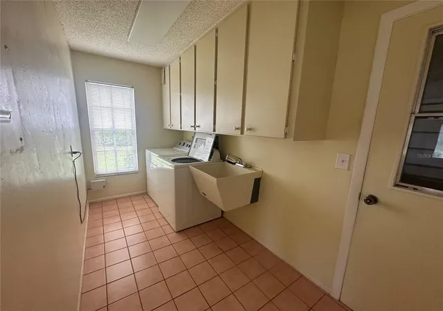 Photo 11 of Single family home for sale at 4242 Oakhurst Cir E, SARASOTA, FL 34233 | MLS# A4702505 | Listing updated on 2026-10-07
