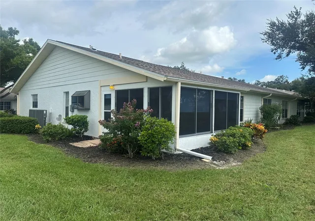 Photo 2 of Single family home for sale at 4242 Oakhurst Cir E, Sarasota, FL 34233 | MLS# A4702505 | Listing updated on 2026-10-07