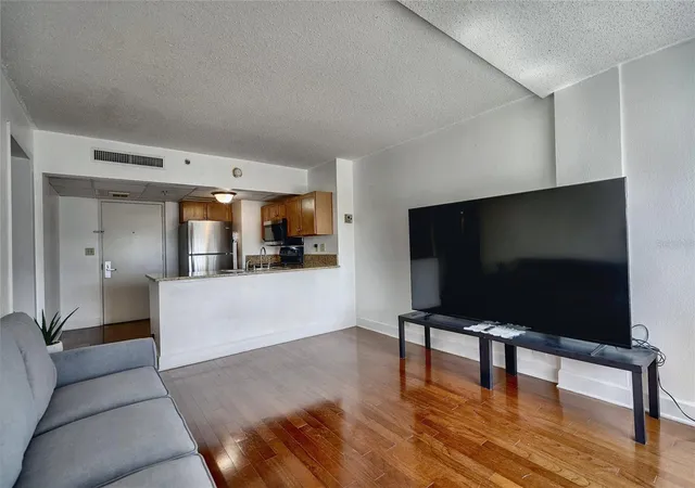 Photo 3 of Condo for sale at 151 E Washington St #525, Orlando, FL 32801 | MLS# O6432100 | Listing updated on 2026-09-22