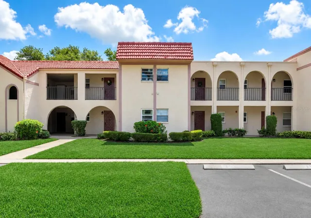 2nd image of 9700 Starkey Rd, SEMINOLE, FL 33777