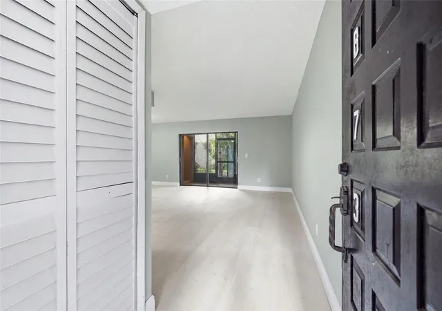 Listing Photo 5 - Condo for sale in building located at 4873 Puritan Cir, TAMPA, FL 33617 - Unit #2401